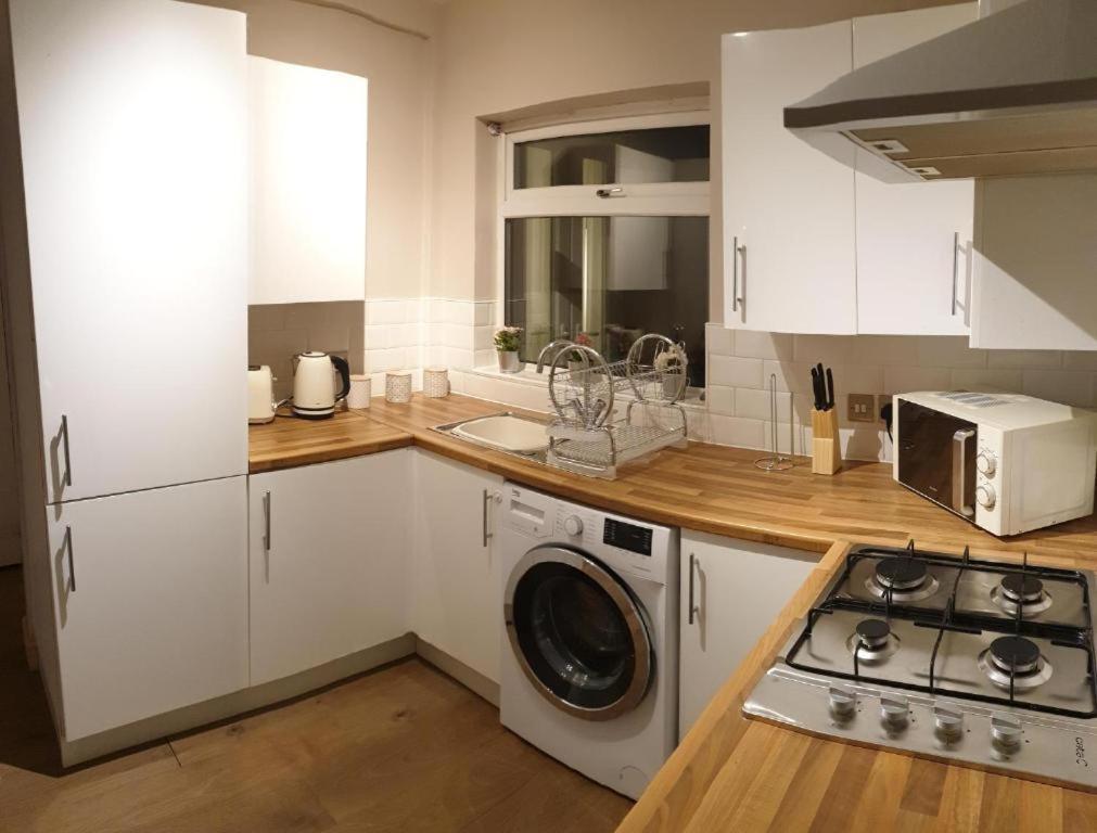 4 Bedrooms, Sleeps 10, Near Lfc & Efc Liverpool Zewnętrze zdjęcie